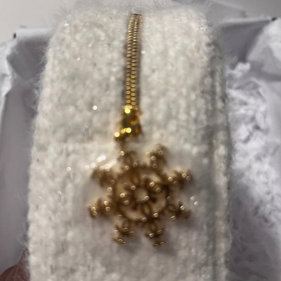 Chanel Cosmetic Bag Holiday Season 2024 - Picture 4 of 4